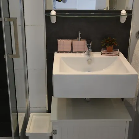 Vista Bristol Апартаменты *